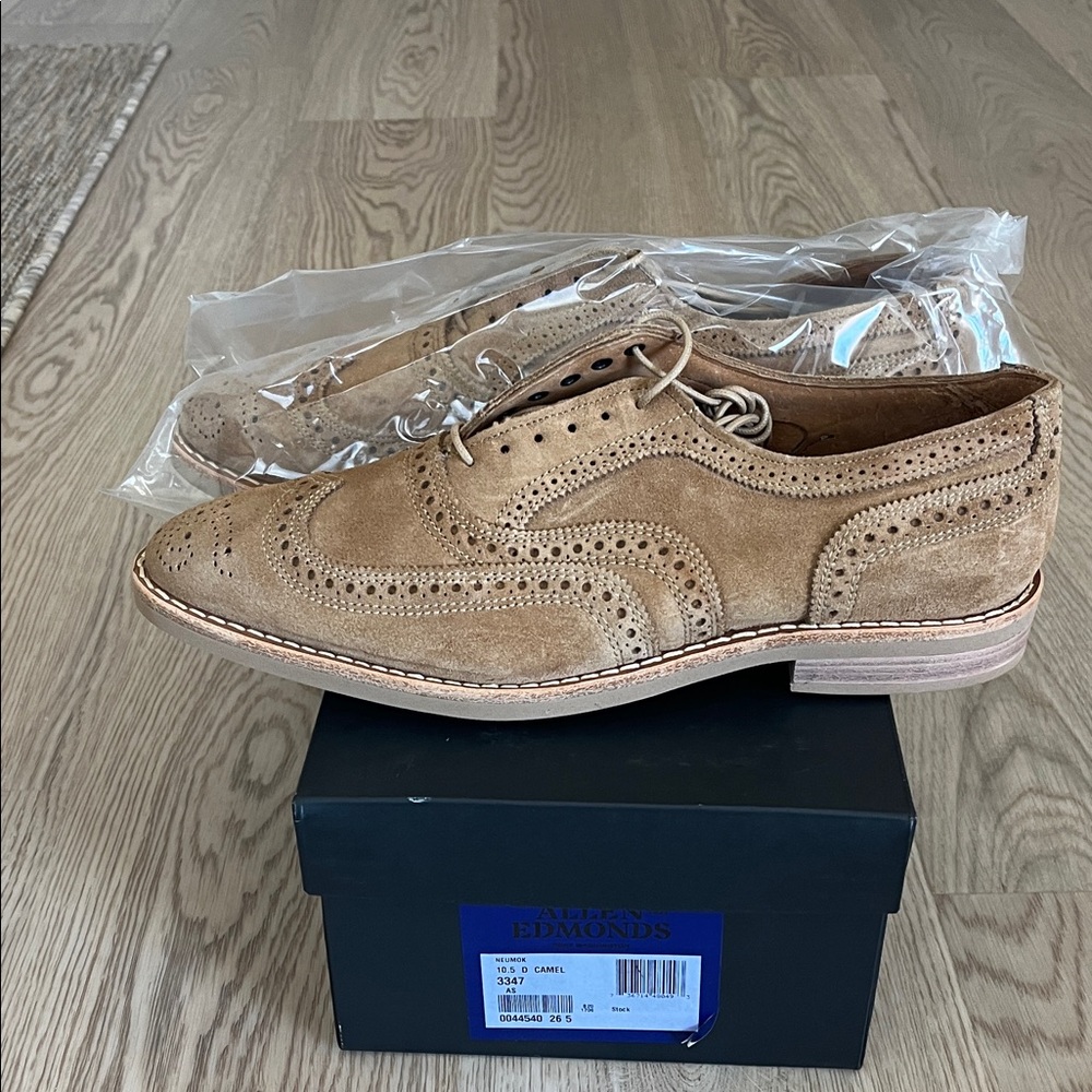 Allen Edmonds Men's Brown Suede Wingtip Oxfords
